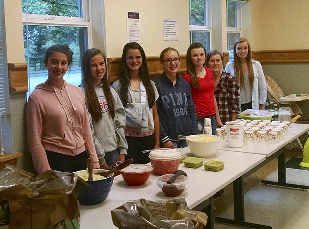 Mount Si Leo Club joins forces for Hopelink meal