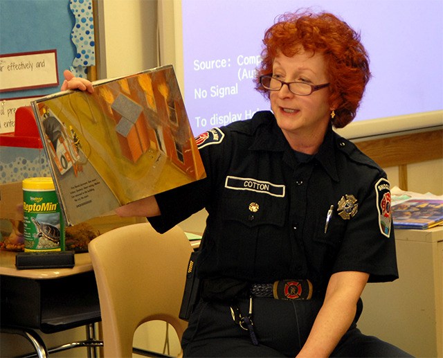 Snoqualmie volunteer firefighter Cat Cotton read to students from one of her favorite books