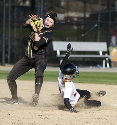 Mount Si's Danielle Massengill steals a base on an Inglemoor player Wednesday