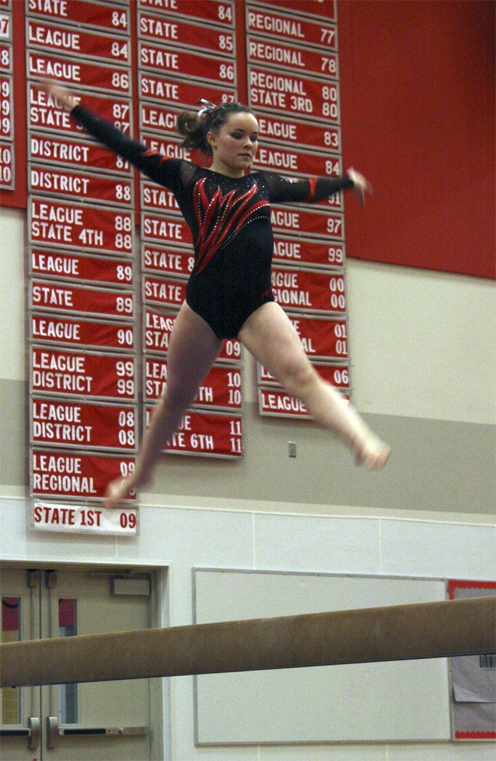 Jen Rogers performs her beam routine