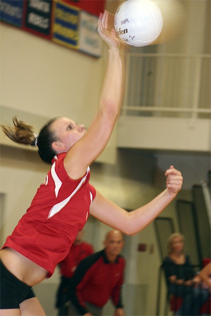 Mount Si junior Zoe Gogan serves during the Sept. 17 match against Issaquah. Gogan led with 22 kills and 11 digs on the night.