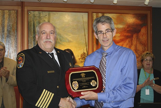 Bob Rowe ends tenure as Snoqualmie fire chief with award | Snoqualmie ...