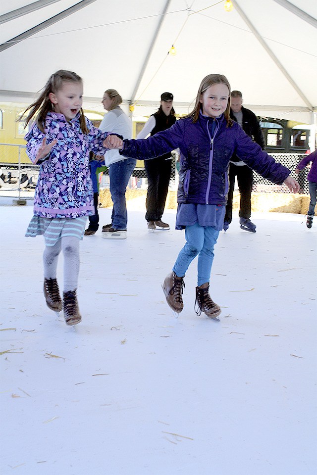 Youngsters skate during Winter Magic 2014.