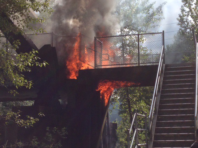 A blaze that damaged the pedestrian bridge over the Snoqualmie River near Meadowbrook started at 4:43 p.m. Tuesday