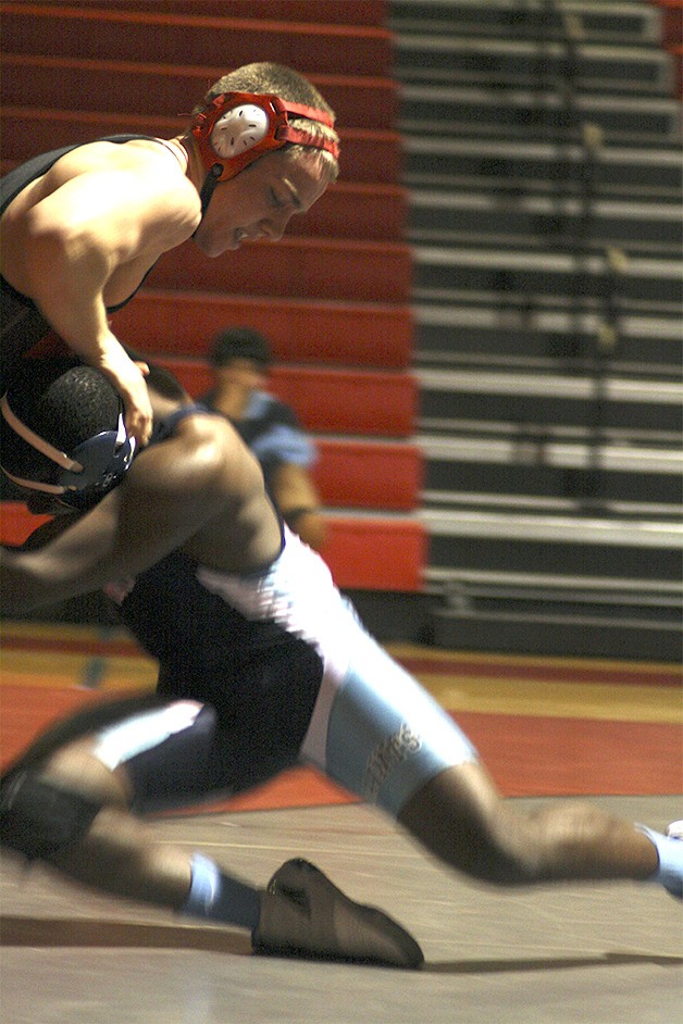 ye Rodne battles for supremacy against Interlake’s Bhek Shimango during Mount Si’s home match Dec. 12. Rodne won by points.