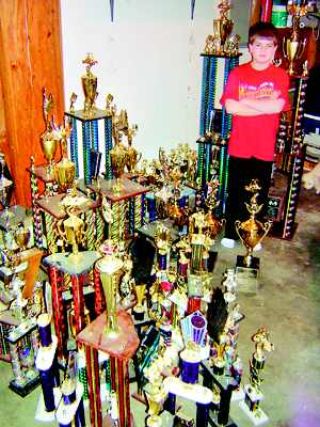 Nothing small about North Bend midget car racer's success