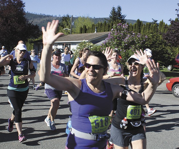 Run Snoqualmie Racers of all ages hit the streets for Cinco de Mayo