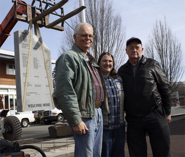 Monument stone comes home to Snoqualmie vet's memorial | Photo