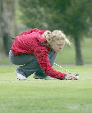 Gabby Rader lines up her putt on the third hole of Mount Si Golf Course last week. Mount Si lost to the Knights 237-276.