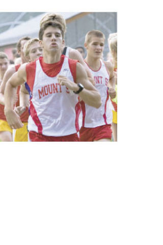 Mount Si’s Zac Pearlstein heads down the stretch during competition last week against Kingco opponents. He had the Wildcat boys’ third-best time at Beaver Lake Park.