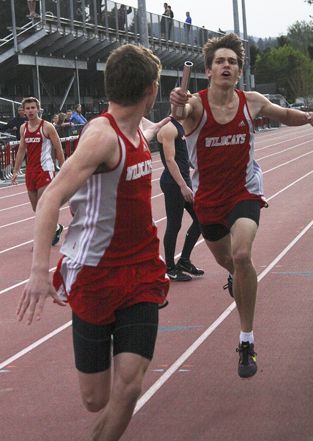 Mount Si runners in the 4-by-400 relay. Above