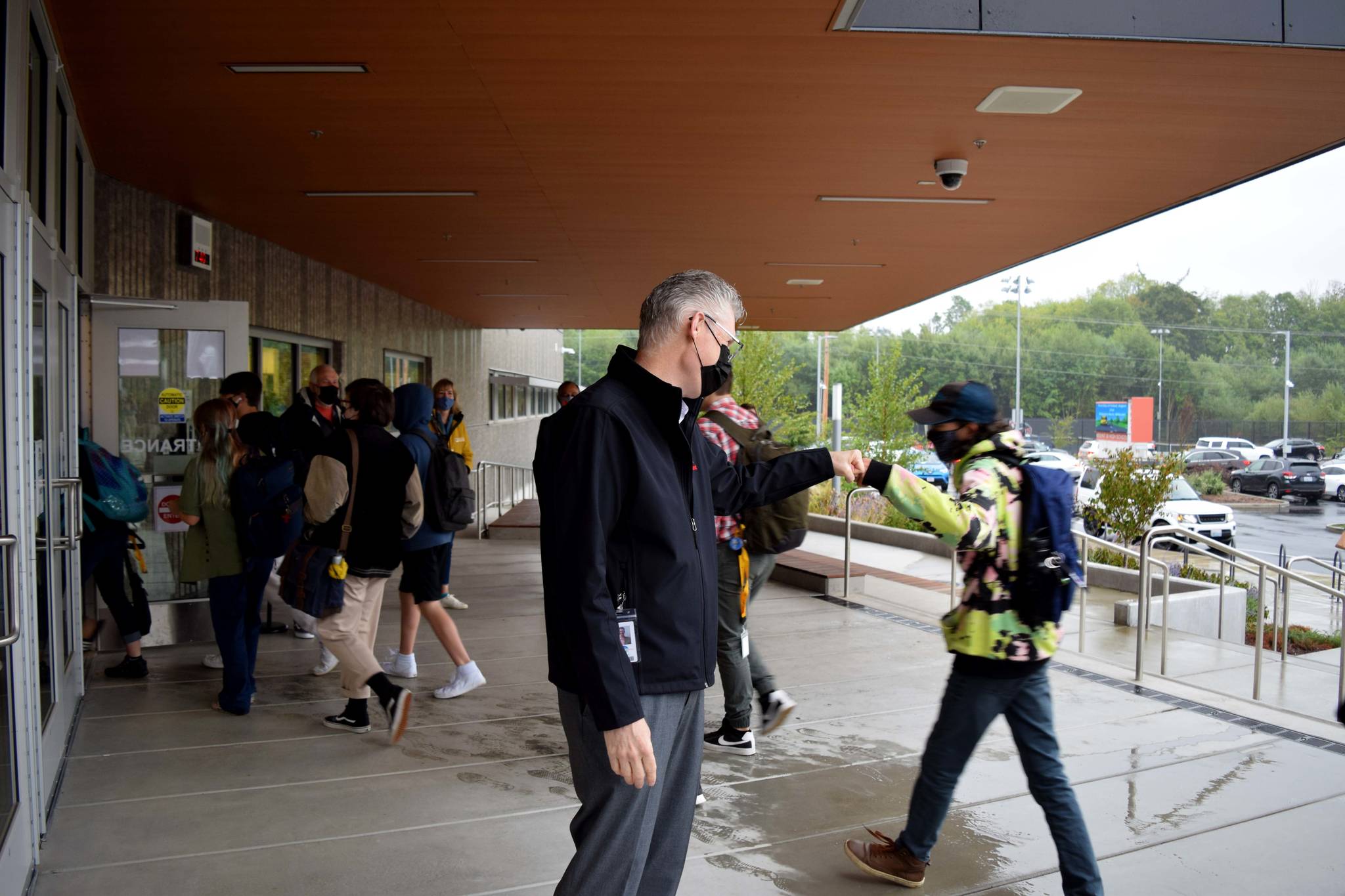 Snoqualmie Valley School District Superintendent Lance Gibbon (left) welcomes Mount Si High School students on their first day of school, Aug. 31. Photo Conor Wilson/Valley Record.