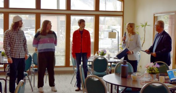 Snoqualmie Mayor Katherine Ross and North Bend Mayor Rob McFarland present certificates to Rotary’s students of the quarter on April 21. From left: Dylan Schade, Isabella Mudd, Sarah Berger, Ross and McFarland. Photo Conor Wilson/Valley Record.