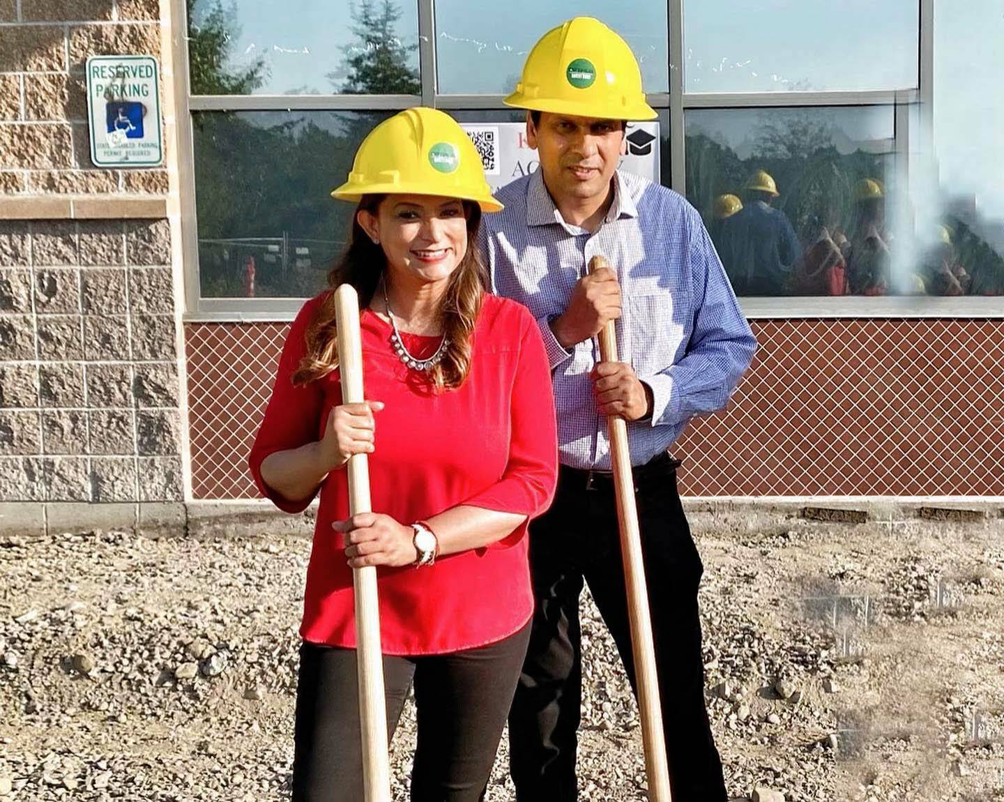 Kiddie Academy owner Vasudha Sharma with her husband Puneet at the ground breaking ceremony. Photo courtesy of the SnoValley Chamber.