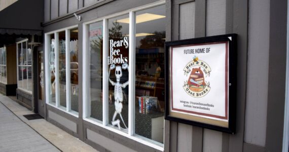 photo by Conor Wilson/Valley Record
The outside of Bear and Bee Used Books in Carnation at 4473 Tolt Avenue.