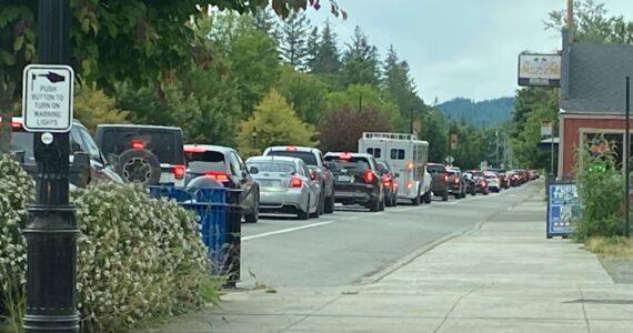 A line of cars along Railroad Avenue/State Route 202 in Snoqualmie Monday. Photo William Shaw/Valley Record.