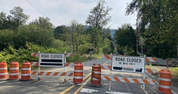 The closure outside Herfy’s Burgers on Railroad Avenue in Snoqualmie. Photo by Mallory Kruml/Valley Record