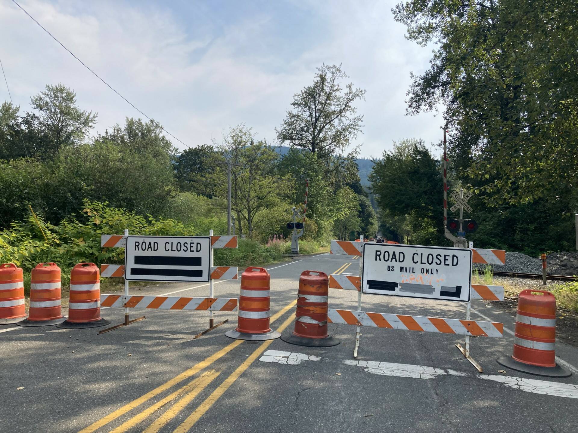 The closure outside Herfy’s Burgers on Railroad Avenue in Snoqualmie. Photo by Mallory Kruml/Valley Record