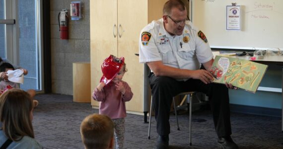 Snoqualmie Police Chief Mike Bailey at “Story Time with Firefighters” on Aug. 15. Courtesy photo