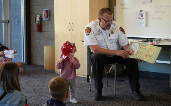 Snoqualmie Police Chief Mike Bailey at “Story Time with Firefighters” on Aug. 15. Courtesy photo