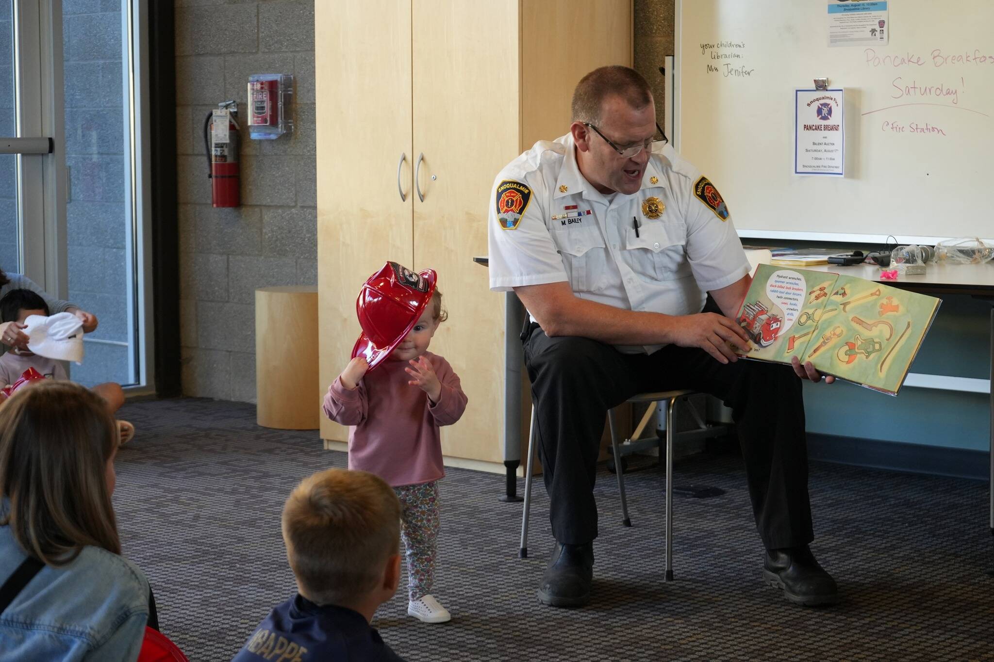 Snoqualmie Police Chief Mike Bailey at “Story Time with Firefighters” on Aug. 15. Courtesy photo