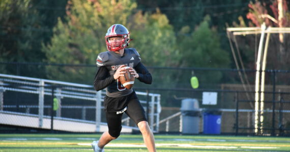 Mount Si quarterback rolls outside the pocket during a simulated drill. Ben Ray / Valley Record