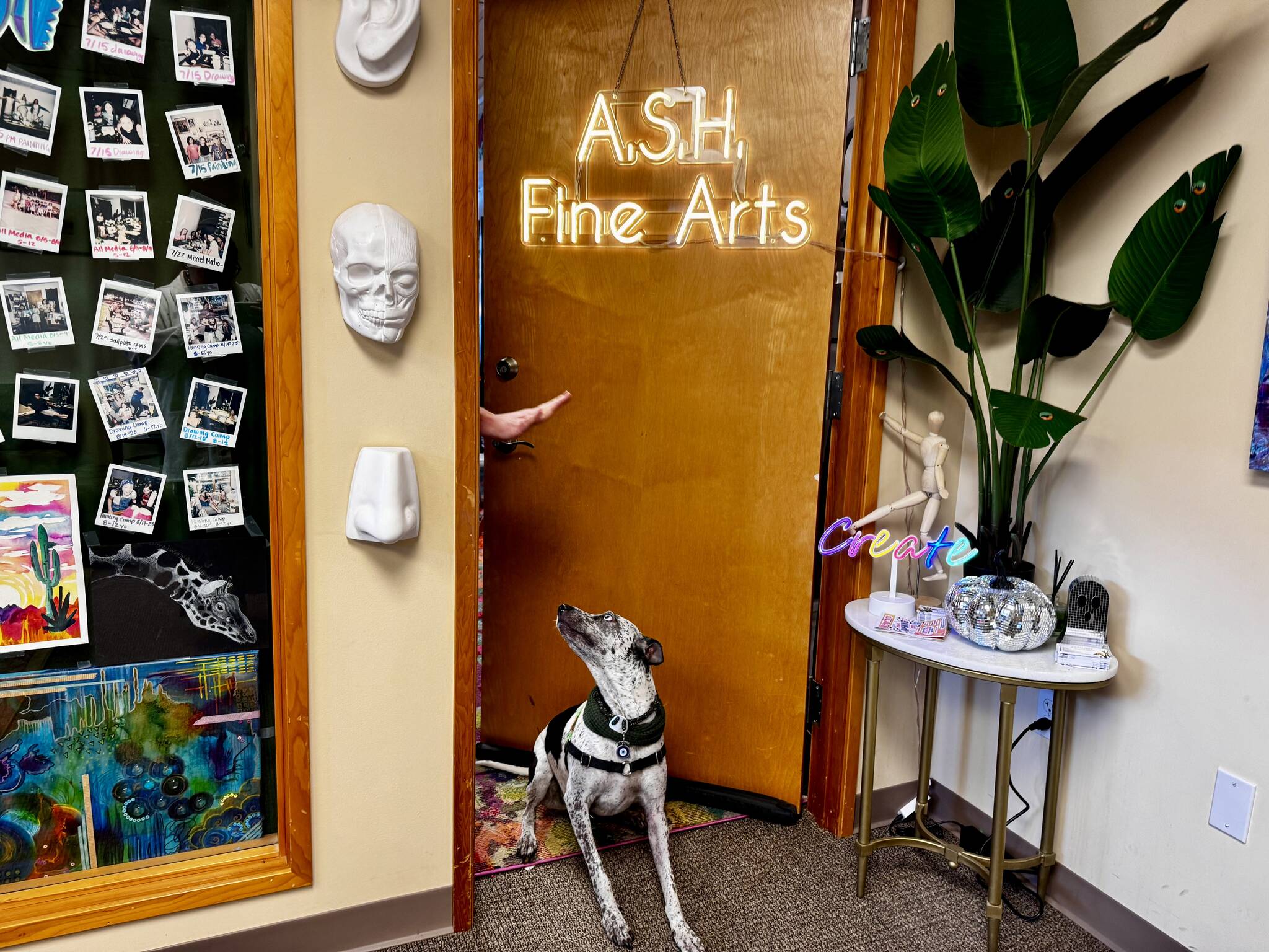 ASH Fine Arts owner Ashley Hale tells her dog to “stay” for a photo. (Grace Gorenflo/Valley Record)