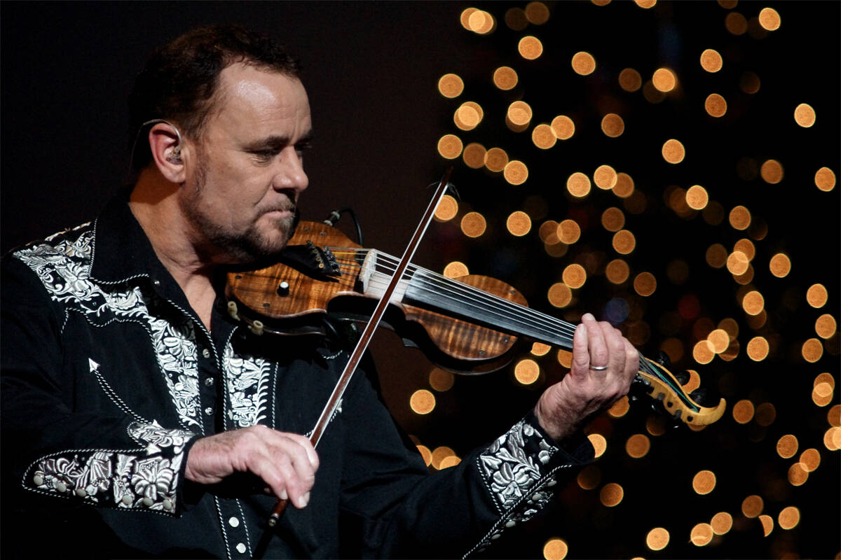 Featuring the showmanship and fiery fiddle of electric violin maestro Geoffrey Castle, Christmas in Washington promises a festive party unlike any other!