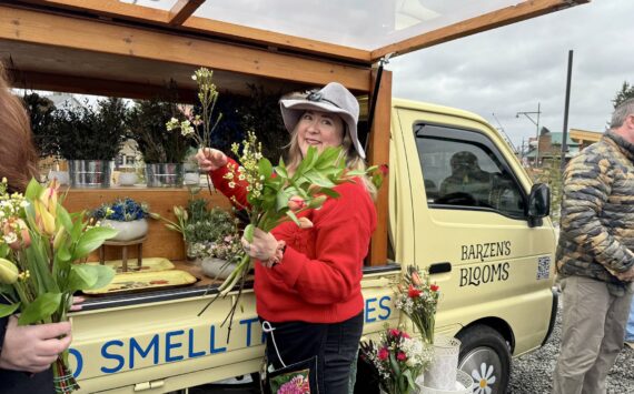 Erin Barzen, owner of Barzen’s Blooms, crafts floral arrangements at her ribbon cutting ceremony, Feb. 14, 2025. (Grace Gorenflo/Valley Record)